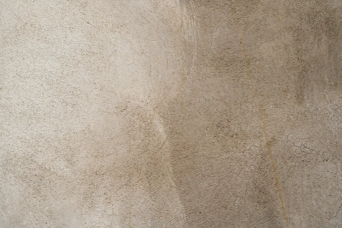 Enduit décoratif beige vu en lumière rasante
